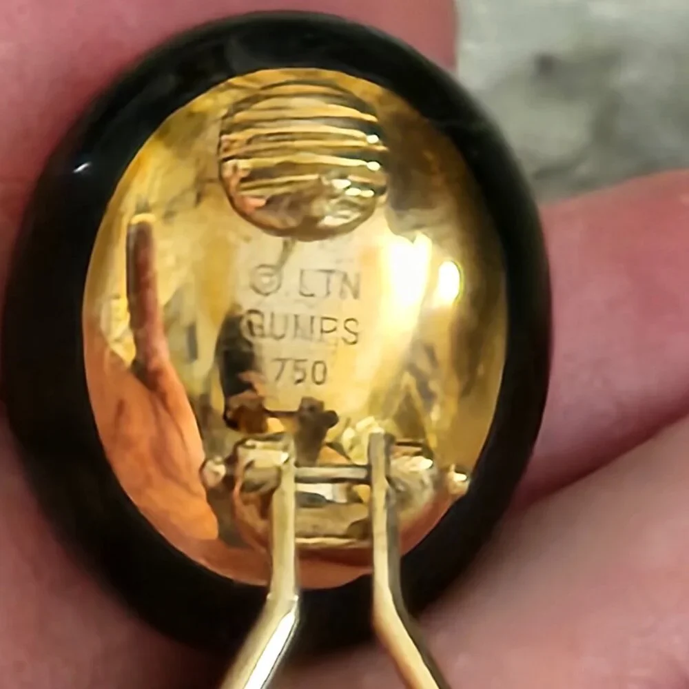 RARE DESIGNER GUMPS LYNN NAKAMURA 18K GOLD BLACK JADE PEBBLE CABOCHON EARRINGS